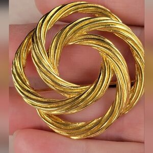 MONET Brooch Gold tone Interlocking Circles Cable Knot Round Gold Tone Metal Vin